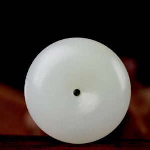 和田玉平安扣的寓意和讲究，哪些人戴最好？戴错等于白戴